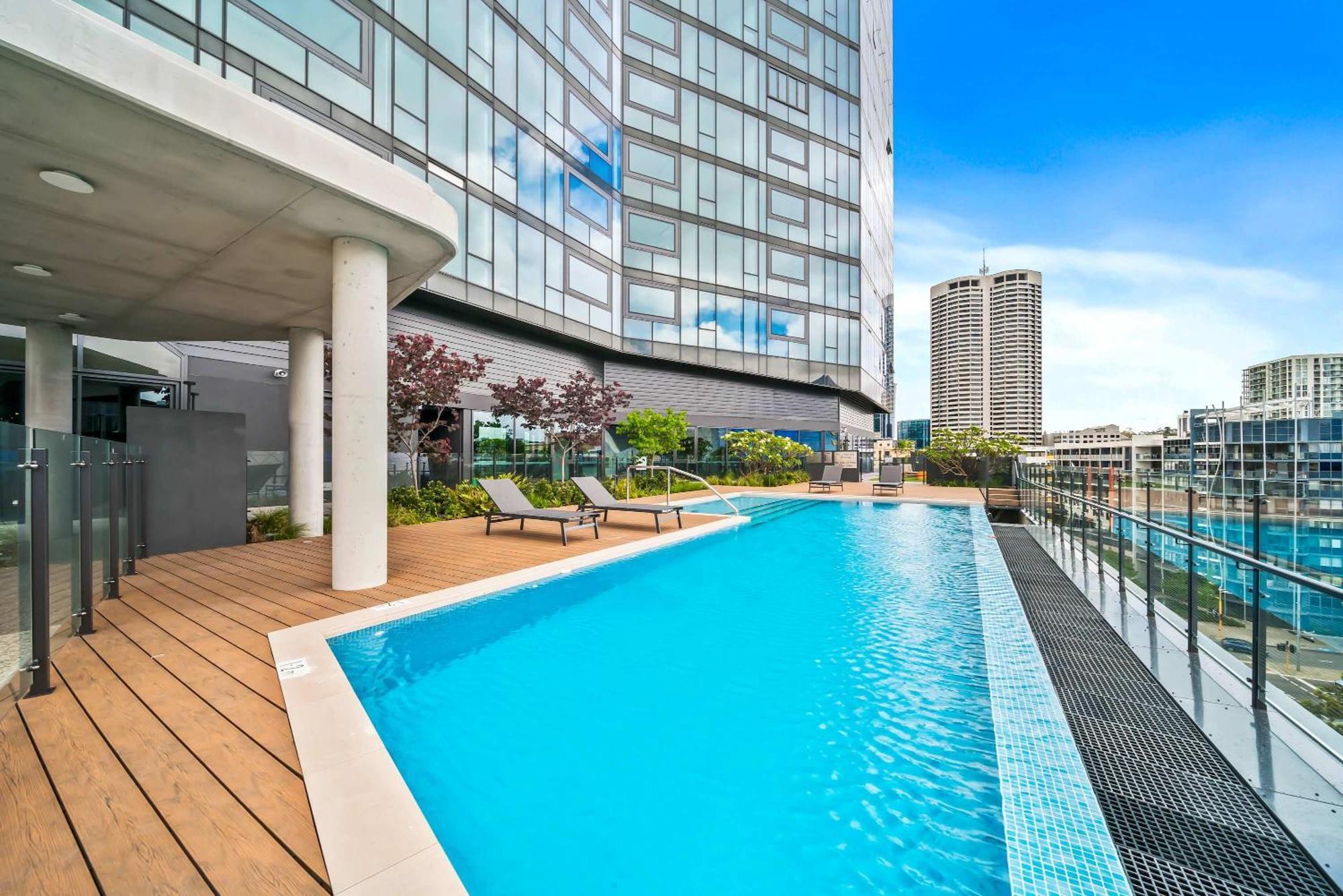 Luxurious 1 Bedroom Cbd Apartment *